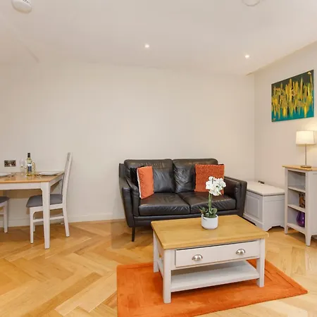 The Hudson 1 Bed Sleeps 2 Daire