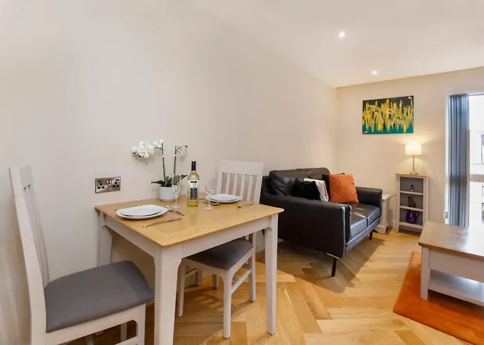 The Hudson 1 Bed Sleeps 2 *